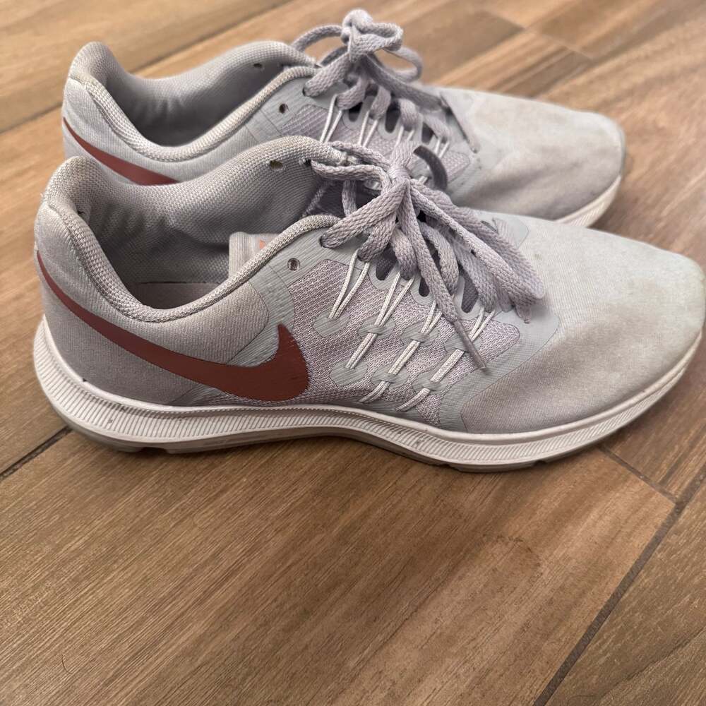 Nike Women's Run Swift Running Shoes in Grey and Rose Gold (BV1160-001)